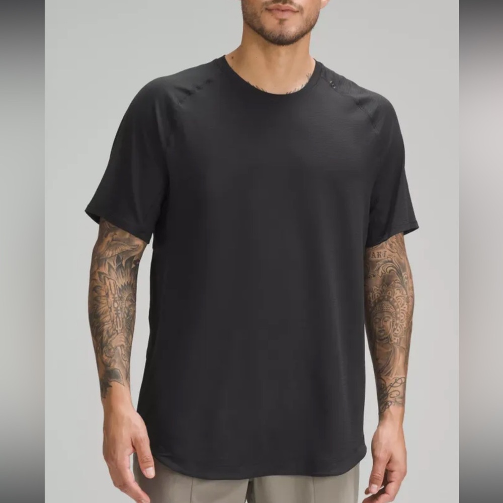 Lululemon License to Train Mens Short-Sleeve Shirt in Black